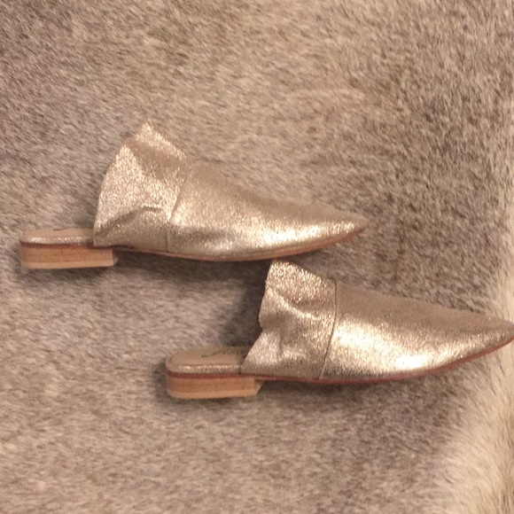 Free People Shoes - NWOT-FREE PEOPLE SIENNA GOLD MULE